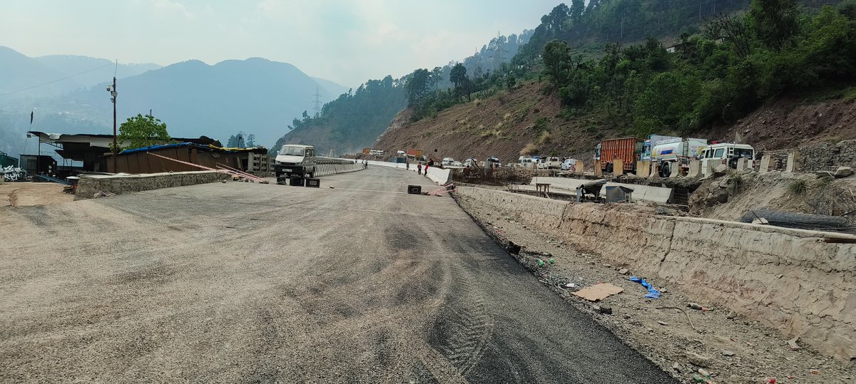 KashmirLife's tweet photo. Dalwas Flyover
One side of the #Dalwas #Flyover has been successfully blacktopped and will soon open for #vehicularmovement, while construction continues on the other side. Sehraan Mir documented the #flyover through his lens. See pictures https://t.co/pvzEICxGPn