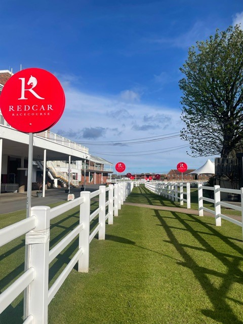Redcarracing's tweet photo. Hello ☀️
Walking around the racecourse in the sunshine, getting ready for racing on Monday.
4 days to go till our Easter Family Day🐰
https://t.co/4bq5lH2BwK
#redcarracing🏇 #horseracing #AfternoonOut #treatyourself #familytime https://t.co/DDwE5WXAsO