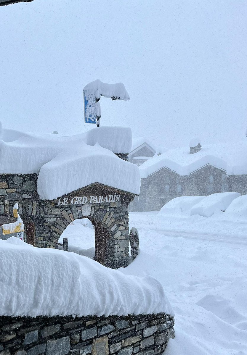 meteo60's tweet photo. ❄️❄️103cm de #neige sont tombés ces dernières heures du côté de la Rosière en #Savoie à environ 1850m d'altitude. Un épisode neigeux impressionnant sur les Alpes frontalières. 
Photos : HauteTarentaise73 via Infoclimat (https://t.co/l4lsc8Zh9J) https://t.co/zgy4bm4KKA