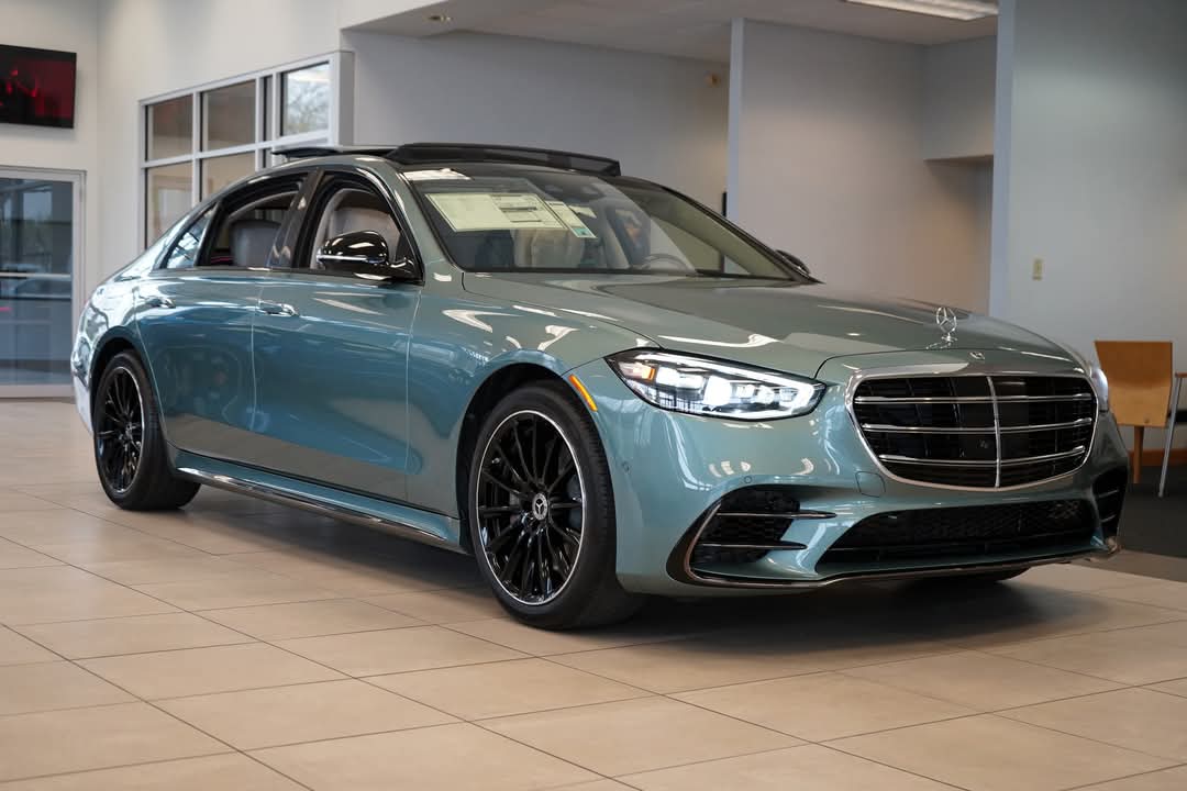 drivemb1's tweet photo. The undisputed benchmark in terms of luxury sedans. This is the NEW 2025 #Mercedes-Benz S 580 finsihed in Verde Silver Metallic. 😍
-------------------------------
https://t.co/gyIyztCSVf https://t.co/rij1nRqyNe