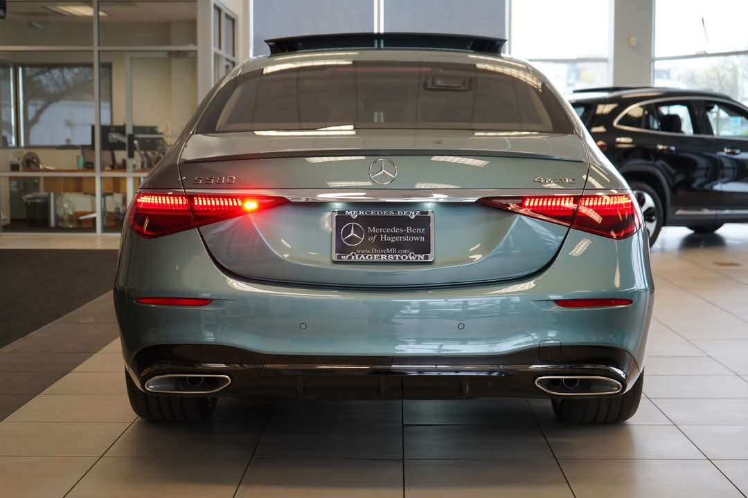 drivemb1's tweet photo. The undisputed benchmark in terms of luxury sedans. This is the NEW 2025 #Mercedes-Benz S 580 finsihed in Verde Silver Metallic. 😍
-------------------------------
https://t.co/gyIyztCSVf https://t.co/rij1nRqyNe