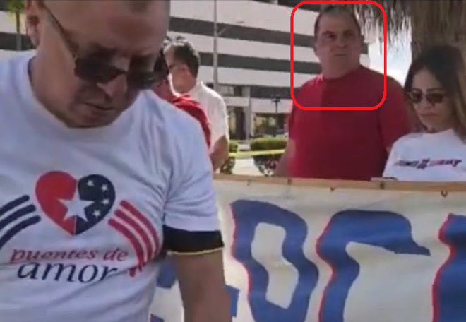 JaviXCubaLibre's tweet photo. LO ÚLTIMO: Identifican a este represor cubano, es parte de @Puentesdeamor1 . @ICEgov @RepCarlos este es otro listo para ser deportado https://t.co/KRtTOnpuWD