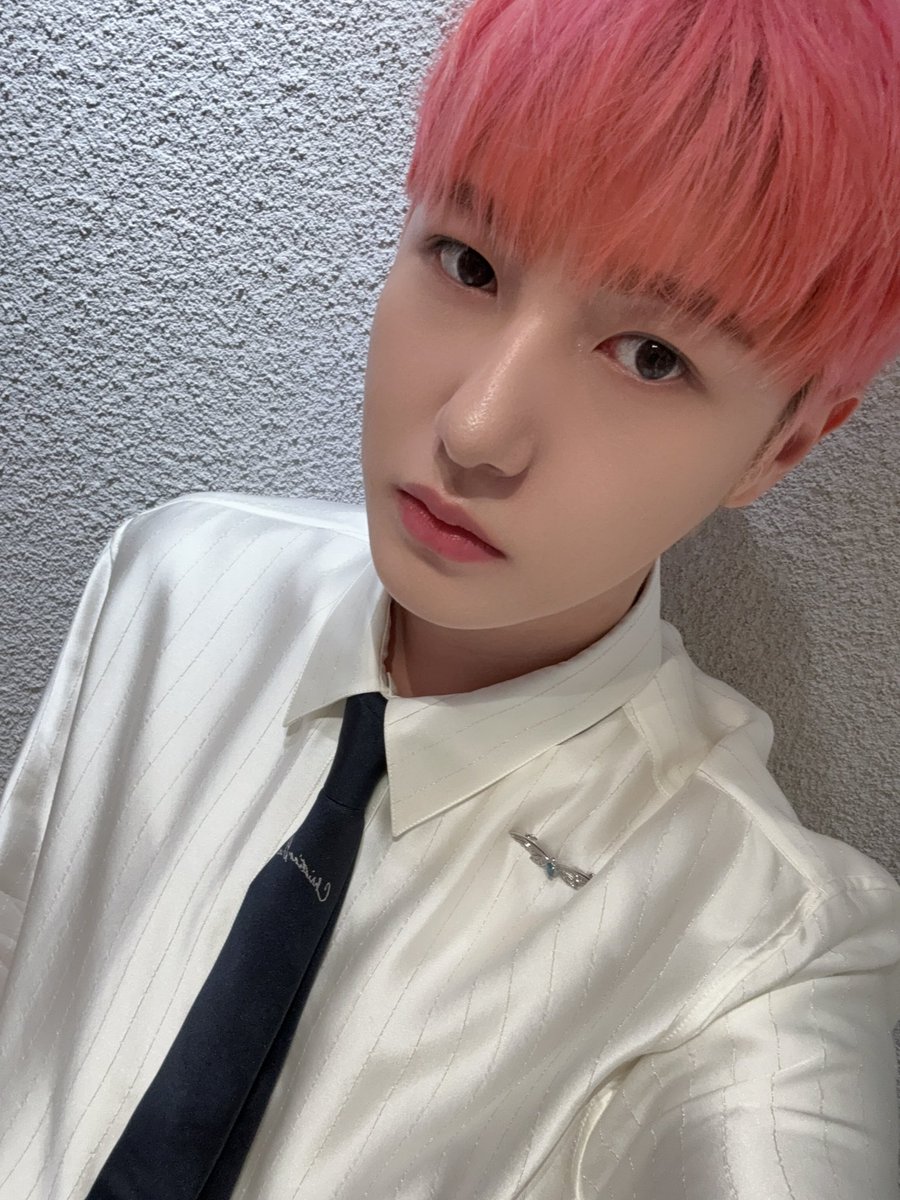 renjunishere's tweet image. 250417 — 🦊💬 BBL   

“🌸”