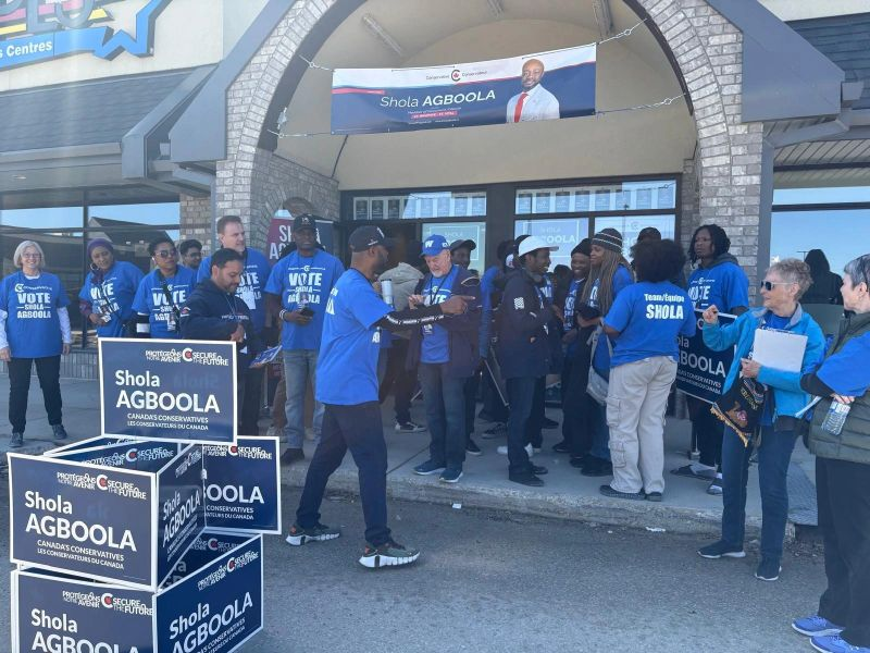 Sholagboola4MP's tweet photo. Our two days of super canvass this weekend in St. Boniface-St. Vital with two amazing MPs @shuvmajumdar &amp; @jamesbezan were a great success. The overwhelming turnout of volunteers demonstrates that Canadians are ready for change. Thank you. Let's finish strong and bring it home. https://t.co/YfC3LuSFau