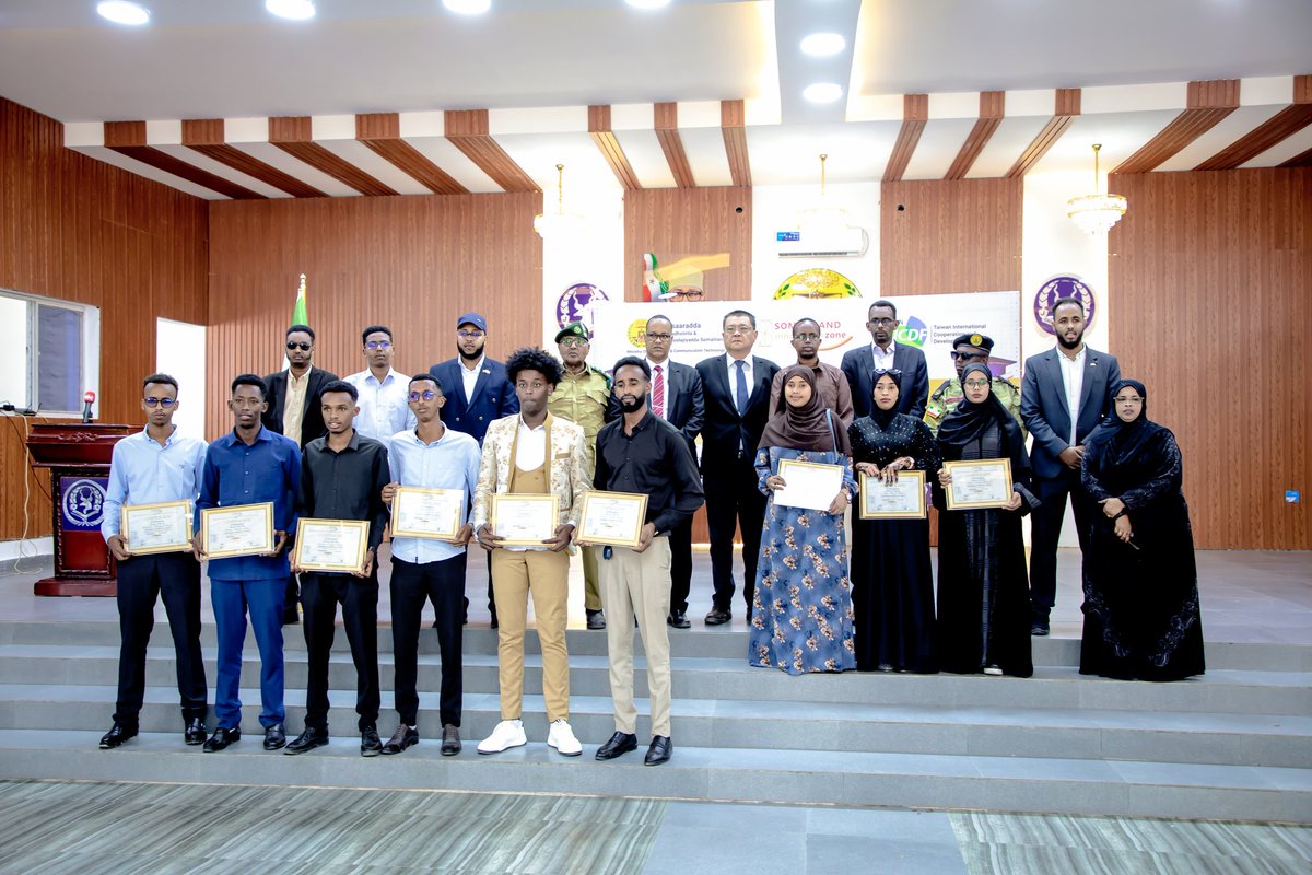 SomalilandZ's tweet photo. #SIZ warmly congratulates all the students who have successfully completed the #training programs offered by the center.
More than 280 students received training in technology programs
The #Ministry of ICT remains committed advancing technology skills among the youth and armies. https://t.co/8ljbpCpIqI