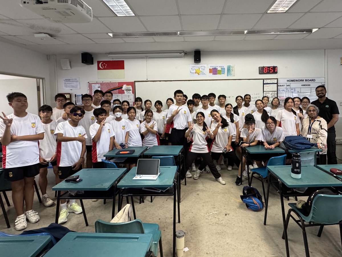 iskonssss's tweet photo. The past two days really firmed up my heart — I want to keep teaching. Thank you 2 Excellence. Yall were my first big bunch, and I appreciate yall very much. https://t.co/9Q8M3na908