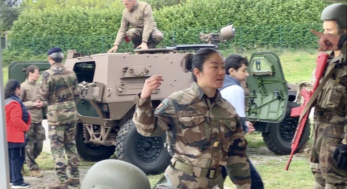 #RallyeCitoyen Visite du général Pech de Laclause général adjoint de l’état-major de zone de défense et de sécurité Sud-Est.
En Ardèche comme partout en France, les armées misent sur l’impact des valeurs démocratiques et républicaines sur la #jeunesse.