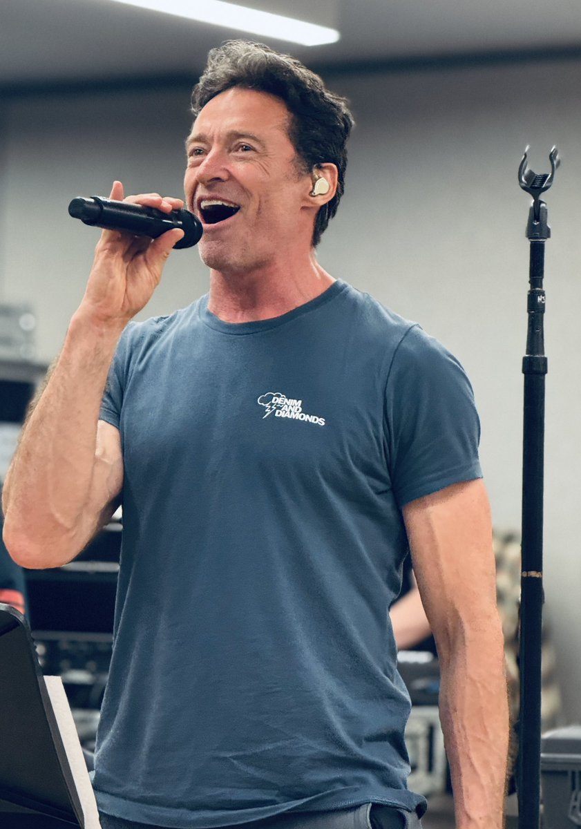 RealHughJackman's tweet image. 🎤 #fromnewyorkwithlove @RadioCity