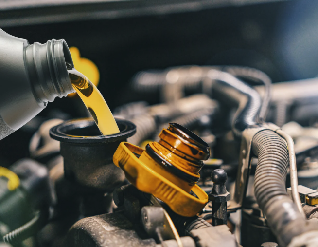 AllTuneAustin's tweet photo. True or false: You should wait until your oil looks dirty before changing it? ❌

Modern engines and synthetic oils don't show contamination visibly the way older systems did. Following manufacturer-recommended change intervals protects your engine. https://t.co/VsbOyWOkUT