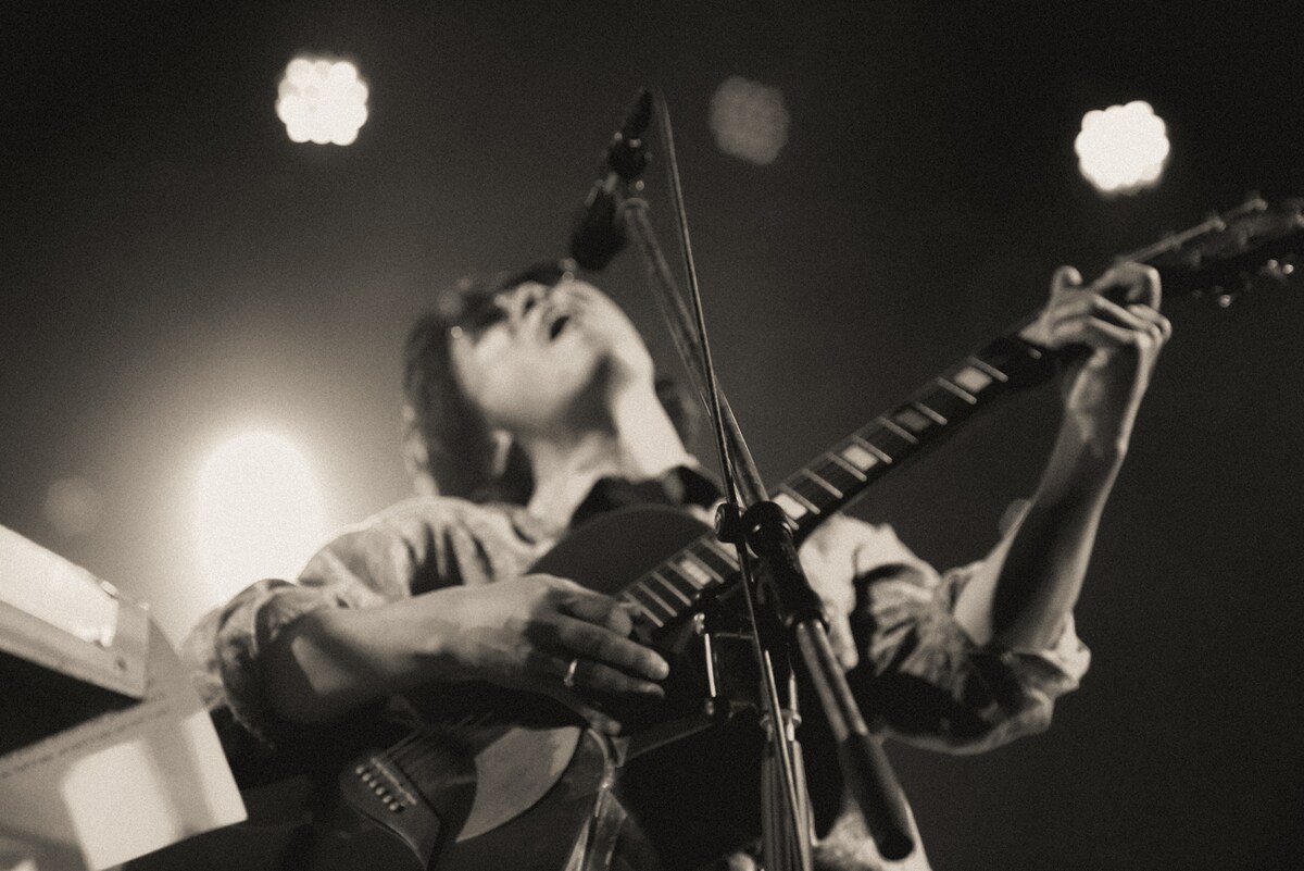 natalie_mu's tweet photo. 【ライブレポート】小袋成彬「雑踏の中で自分の音を奏でて」、深夜のLIQUIDROOMで届けたソウルとメッセージ（写真30枚）
https://t.co/wygLOJMRiV

#小袋成彬 #NariakiObukuro #MelodiesInternational #Zatto https://t.co/Ruuk2hdzJR