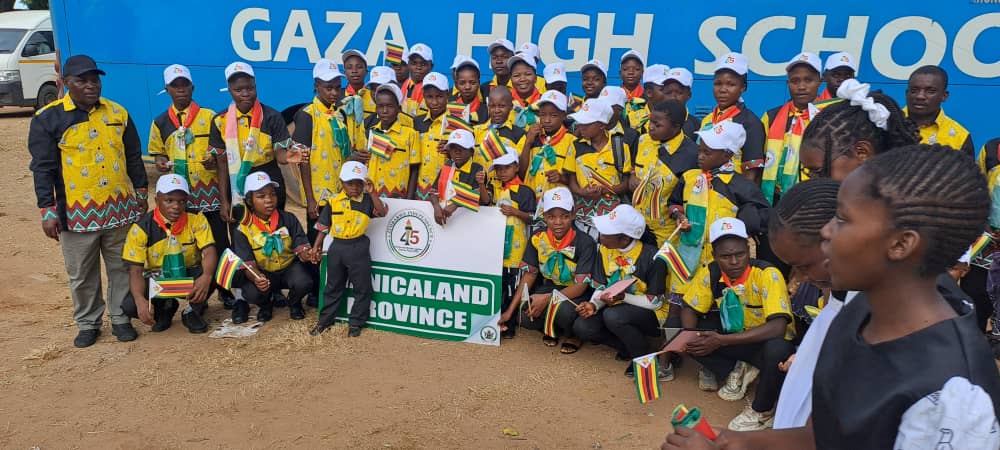 cdechitepo002's tweet photo. #Zim@45✅
Over 3000 children are attending today's Children's party at Nyamuroro Secondary School, Nembudziya Growth Point in Gokwe District. As usual, Manicaland Province is well represented.✍️
#Devolve and Develop Together towards Vision2030✊🇿🇼
@ZANUPF_Official. @Varakashi4ED https://t.co/tonm4beAxf