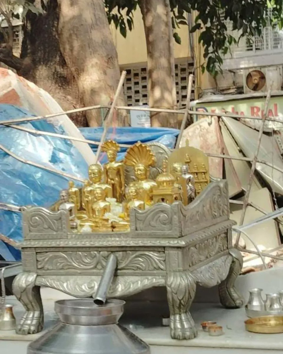 be_jain_india's tweet photo. तुम कितने मंदिर तोड़ोगे, कितने लोग मिटाओगे.
▪️First Abhisheka Shantidhara at Vile Parle destructed temple today.
▪️Jain Community is not coming back or will be settling for anything less.
▪️Court will decide who is right till then Chant Navakar for protection of every Tirth. https://t.co/uZdrsPJXYI