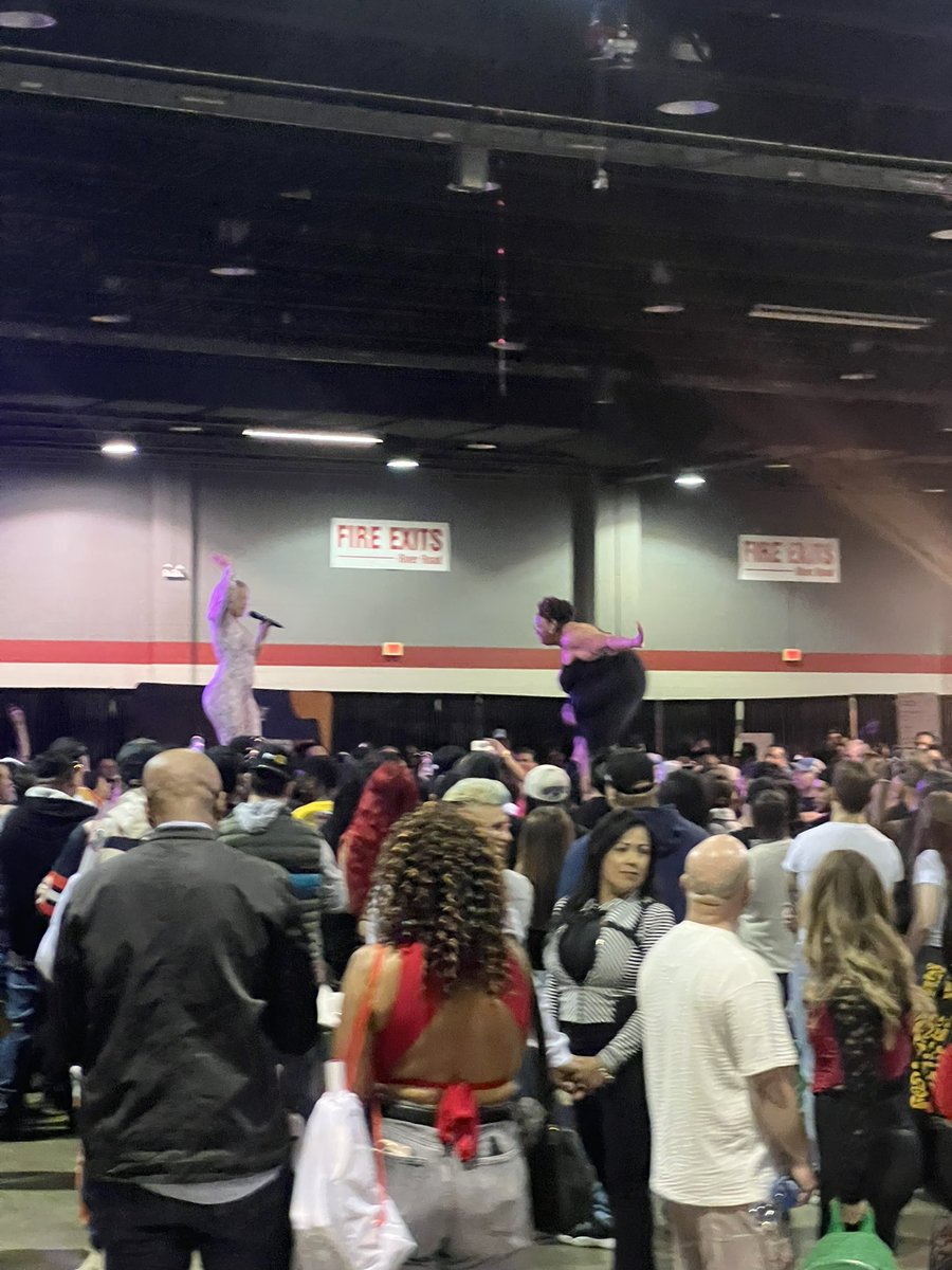 DiamondtrioNFT's tweet photo. I been pretty much exhausted since being in Chicago last week for @EXXXOTICA networking hard https://t.co/DX4q4lqZ4c