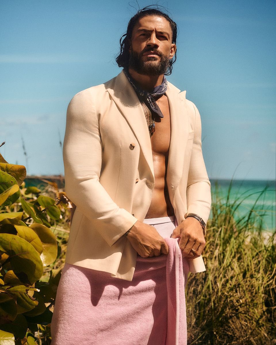 Well EXCUSE ME…. Roman Reigns has finally taken the call and GOD DAMN 

LOOK AT HIM!!!  Vanity Fair got the sexiest man alive gracing them!