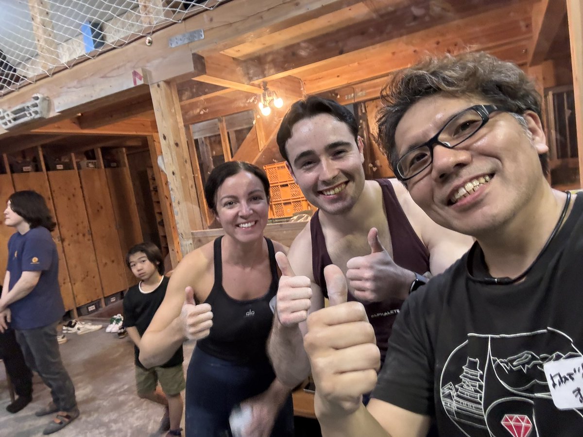 vestige_'s tweet photo. #rubykaigi #rubyfriend #ivry 
カナダからきた2人とクライミングしたー！iVRyさん、ありがとう😊 https://t.co/HNalM9xAN7