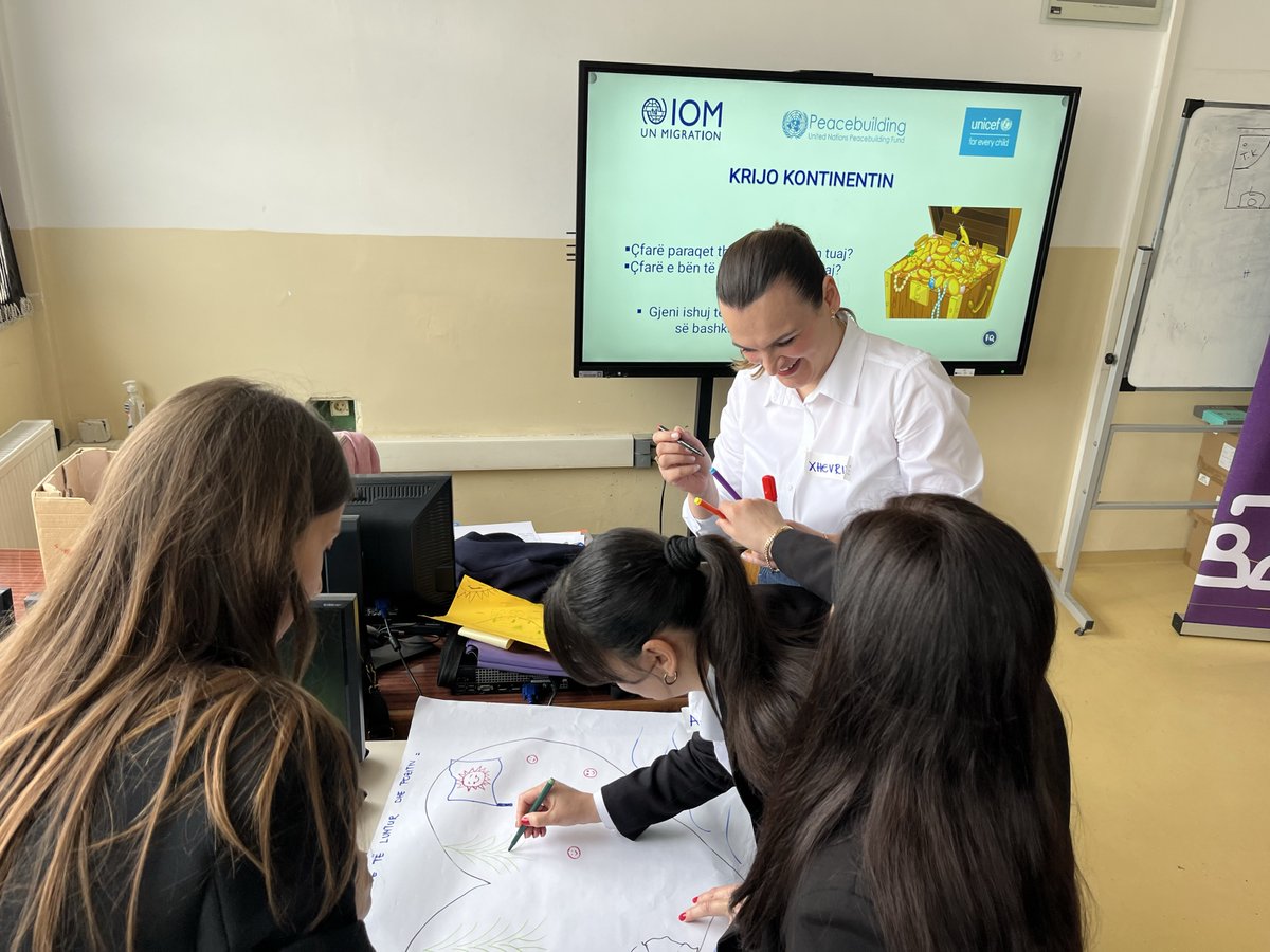 KosovoIOM's tweet image. 🎉 The 5th cycle of #MoviEQ training kicks off in Kamenice/a!

From 15–22 April, 17 teachers from 4 schools are gaining tools to empower students with emotional intelligence, critical thinking &amp;amp; self-reflection.

Supported by @UNPeacebuilding, @UNICEFKosovo &amp;amp; @IOMKosovo 📚 #YESS