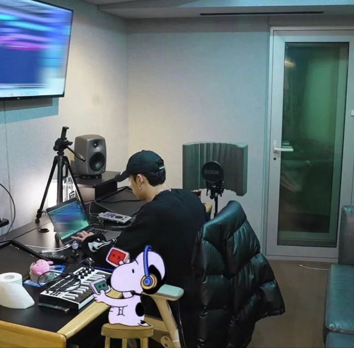 backsdoors's tweet photo. little assistant https://t.co/mYkVcr5NDk