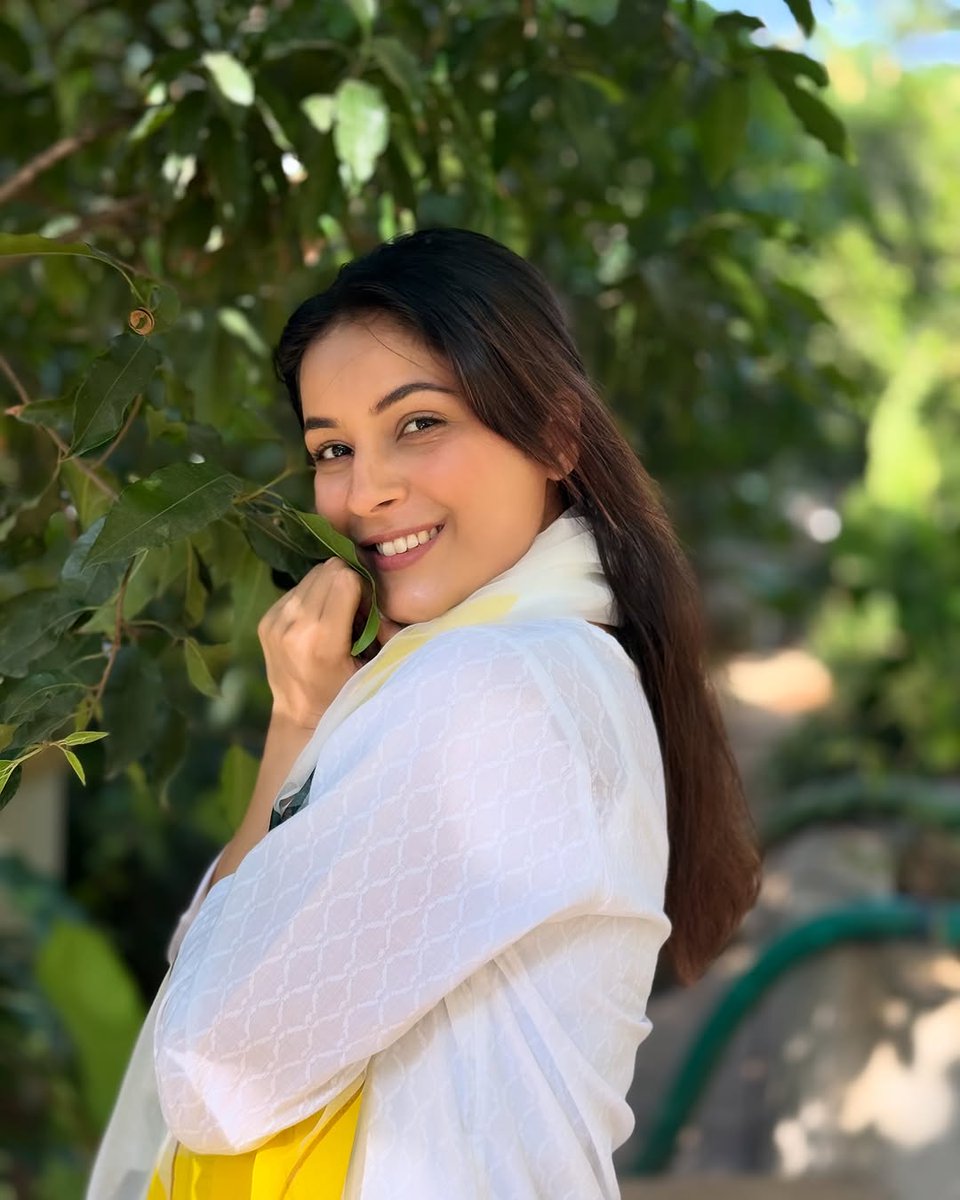 WhosThat360's tweet photo. Just Shehnaaz Gill being her simple, smiling self.. nothing extra, just pure charm. ❤

#ShehnaazGill https://t.co/MXfnqfERHp