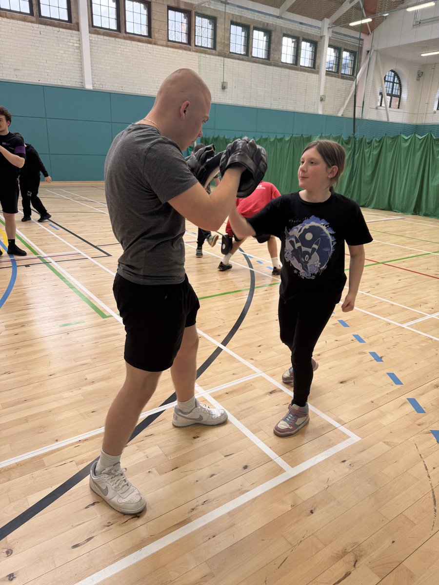 ASGCleveden's tweet photo. Coach Taz from @UnitedKarate has started our last session at our inclusive camp. @ASGBellahouston @ASGAllSaints @SDS_sport @sport_glasgow @PEPASSGlasgow @Glasgow_Sport. https://t.co/OtiFFHBz1T