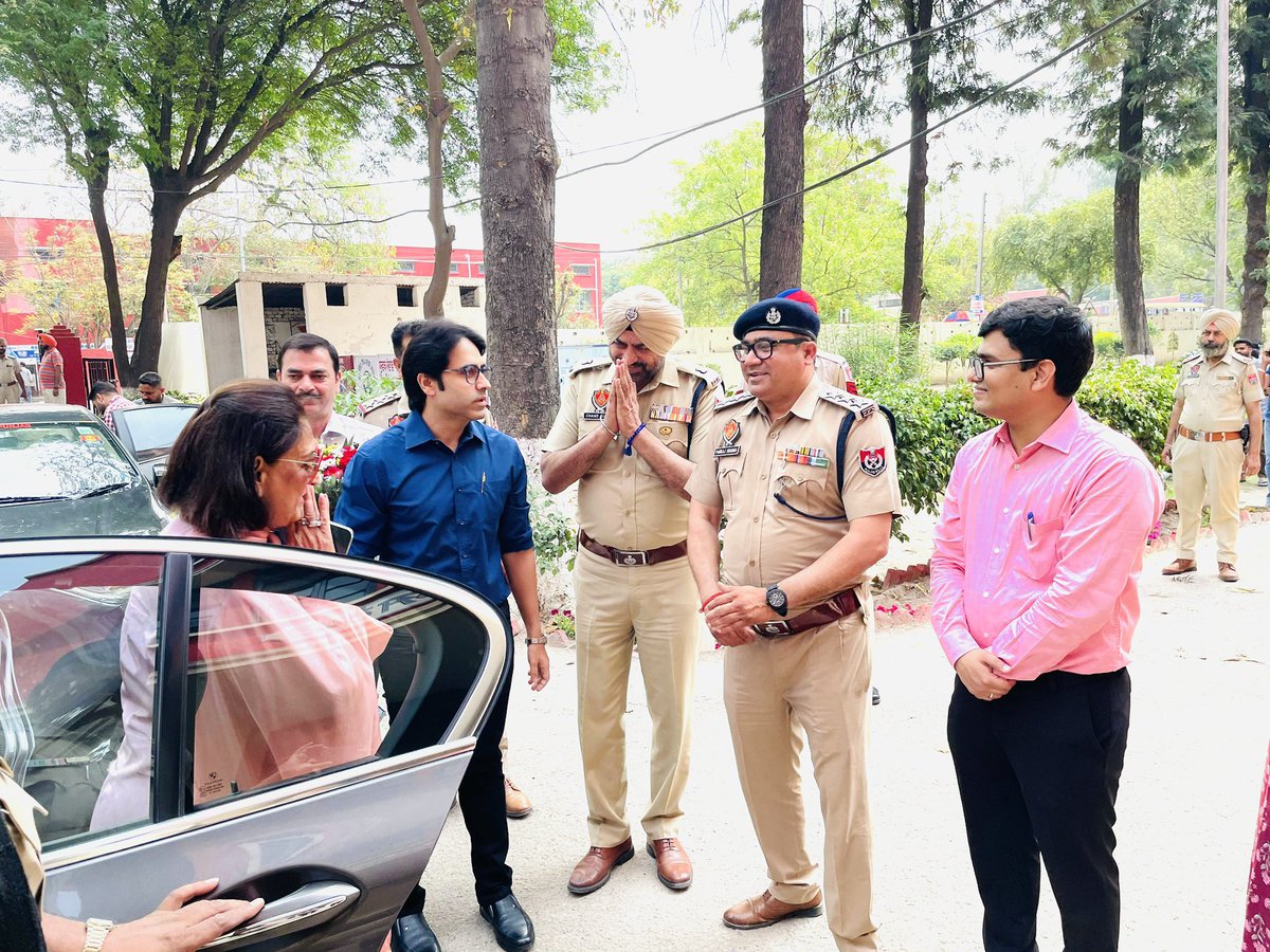 rajlali's tweet photo. Made a visit to One Stop
Center, shelter home for women at #Rupnagar , heard their problems and resolved them there n then. 
We are committed to provide safety and security to every woman in the state.
#PSWC #WomenSafety #Punjab https://t.co/NuDCqjCa4p