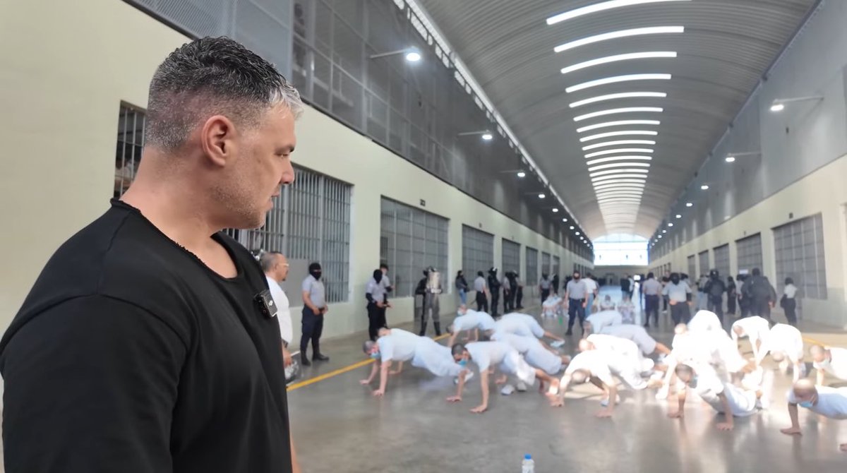 SawyerHackett's tweet image. El Salvador didn’t allow a U.S. Senator to see inside their mega prison that’s wrongfully housing one of his state’s residents.
But they allow lots of influencers to film propaganda videos.