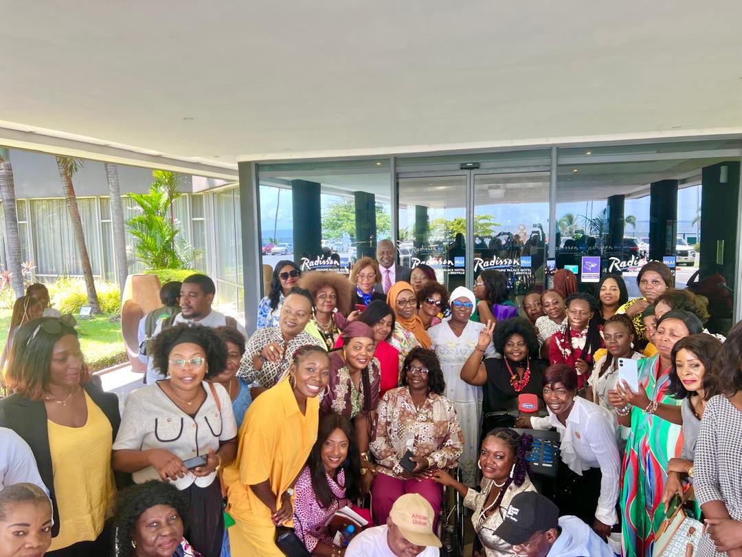 AUC_PAPS's tweet photo. En marge de la MOEUA, une réunion conjointe #WiseYouth & #FemWise s’est tenue avec des orgs de jeunes, femmes et personnes vivantes avec handicaps du #Gabon sur leur rôle clé dans la paix, la sécurité & la démocratie. Un échange fort autour de l’engagement citoyen ! https://t.co/UgjwZKkyZK