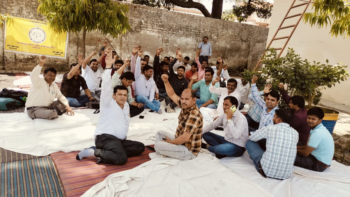 Ku02335367Er's tweet photo. निजीकरण के खिलाफ राज्य विद्युत परिषद् जूनियर इंजीनियर्स संगठन एटा के कार्यक्रम ।
#Stop_Privatization_Of_Uppcl
@bstvlive @vijaykbandhu @UPPCLLKO @cnews_bharat @AmarUjalaNews @htTweets https://t.co/K2UkcLSdLa