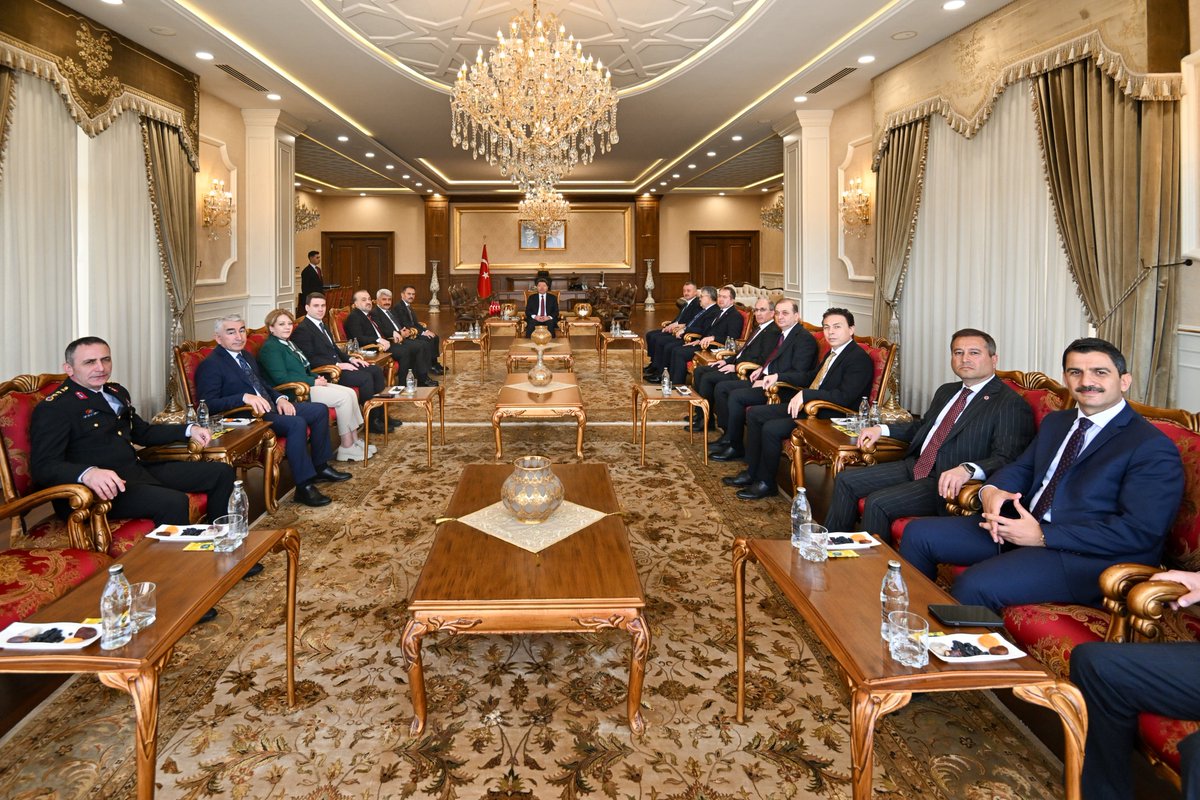 yilmaztunc's tweet photo. Kocaeli Valiliğini ziyaret ettik.

Tabiatın ve tarihin şehri, emeğin ve alın terinin merkezi Kocaeli'mizde yürütülen çalışmalar hakkında bilgi aldık, projeler üzerine konuştuk. https://t.co/8g7bqFiijw
