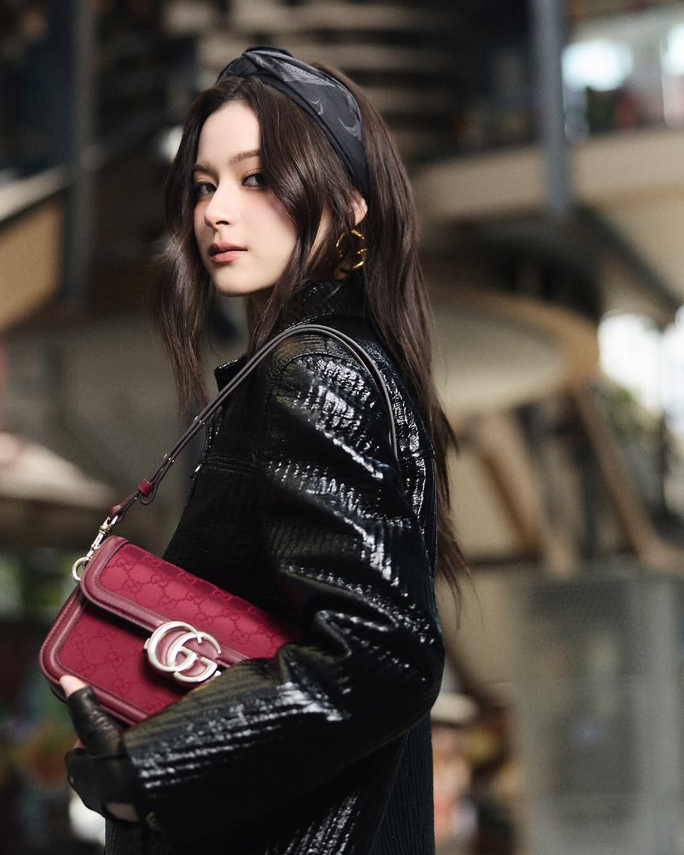 primiitrend's tweet photo. โอ้พระเจ้า แพงมากและน่าหลงใหลมาก @gucci 🖤

#primiily #GucciSS25 
#guccitheartofsilk @primiily1_ https://t.co/JniaDr6MCx