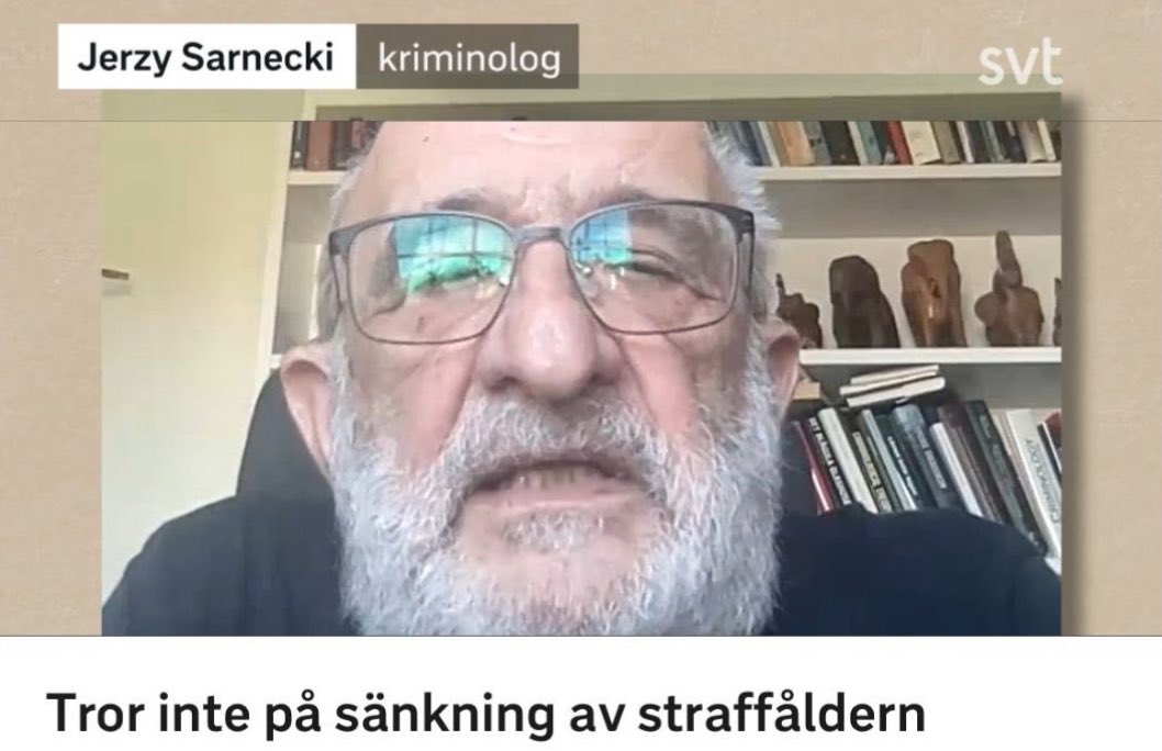 1/14 Jerzy Sarnecki har i 25 år varit medias go-to-expert om brott. Professorn som alltid visste bättre.
Men vad händer när hans analyser gång på gång visar sig vara… fel?
En tråd om kriminalitet, förnekelse och akademiskt förtroendekapital som borde vara förbrukat.
🧵Häng med.
