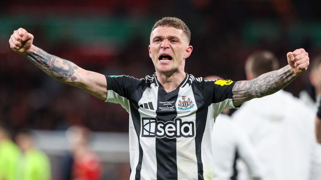 FtblJoe's tweet image. • First player to sign for Newcastle in the new era
• signed when they were 19th (winless)
• Was captained then lost captaincy
• Remained relaxed and professional
• Took Newcastle to UCL football once and won them their first major trophy in 70 years.
Kieran Trippier.👑