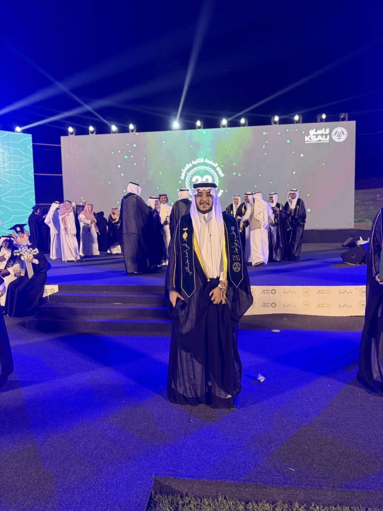 anas_althagfi's tweet photo. الحمد لله الذي بنعمته تتم الصالحات، بحمد الله وفضله تخرجت من جامعة الملك سعود بن عبدالعزيز للعلوم الصحية – كلية الطب والجراحة – بتقدير ممتاز مع مرتبة الشرف الثانية. شكرًا لكل من ساندني في هذه الرحلة، وأسأل الله التوفيق في القادم من مسيرتي. https://t.co/o8hRPo4vOb