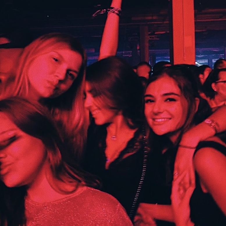 Turn up the music! 
.
.
.
.
#dj #djlife #turntables #records #vinyl #djing #party #event #jammtext