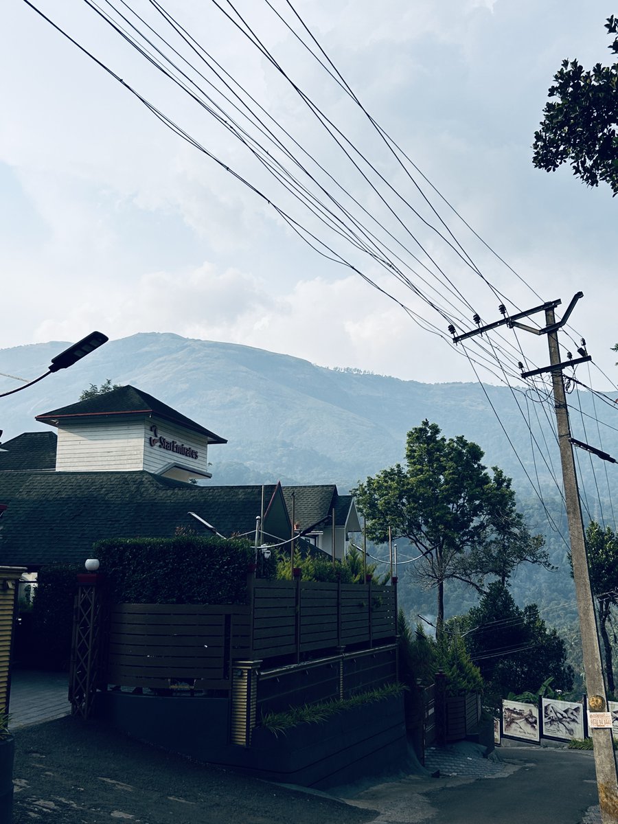 StarEmirates25's tweet photo. 🌺 A View to Remember 🌄
Relax, recharge, and soak in the beauty of Star
Emirates Resort and Spa, Munnar — where every
moment feels magical! 🌿✨

🌍 Discover the magic of Munnar with us! 🌿
📞 For Bookings &amp; Inquiries: +91 90618 48414
🌍 Website: https://t.co/2U22YxuYyL https://t.co/MDZlVmJ9XN