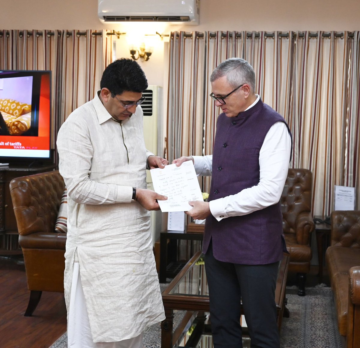 Met Honble CM jenab <a href="/OmarAbdullah/">Omar Abdullah</a> sb today at Jammu office. Discussed public issues of different department and HCM assured immediate redressal. 🙏