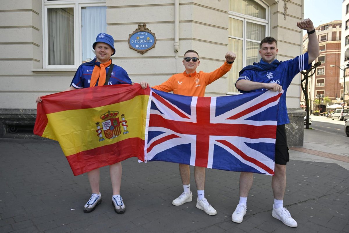 elforomdm's tweet photo. Aficionados del Rangers con banderas de ESPAÑA por Bilbao @AthleticClub @RangersFC https://t.co/kkKJRHGuTl