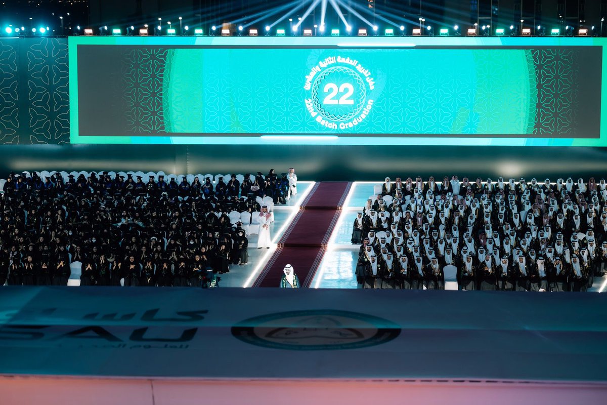 كما تفخر العمادة بتخريج ما يقارب 93 خريجًا من برامج الماجستير والدبلوم العالي، في مختلف البرامج الأكاديمية والبحثية. 
#خريجو_كاساو_2025 
#جامعة_لصحة_وطن