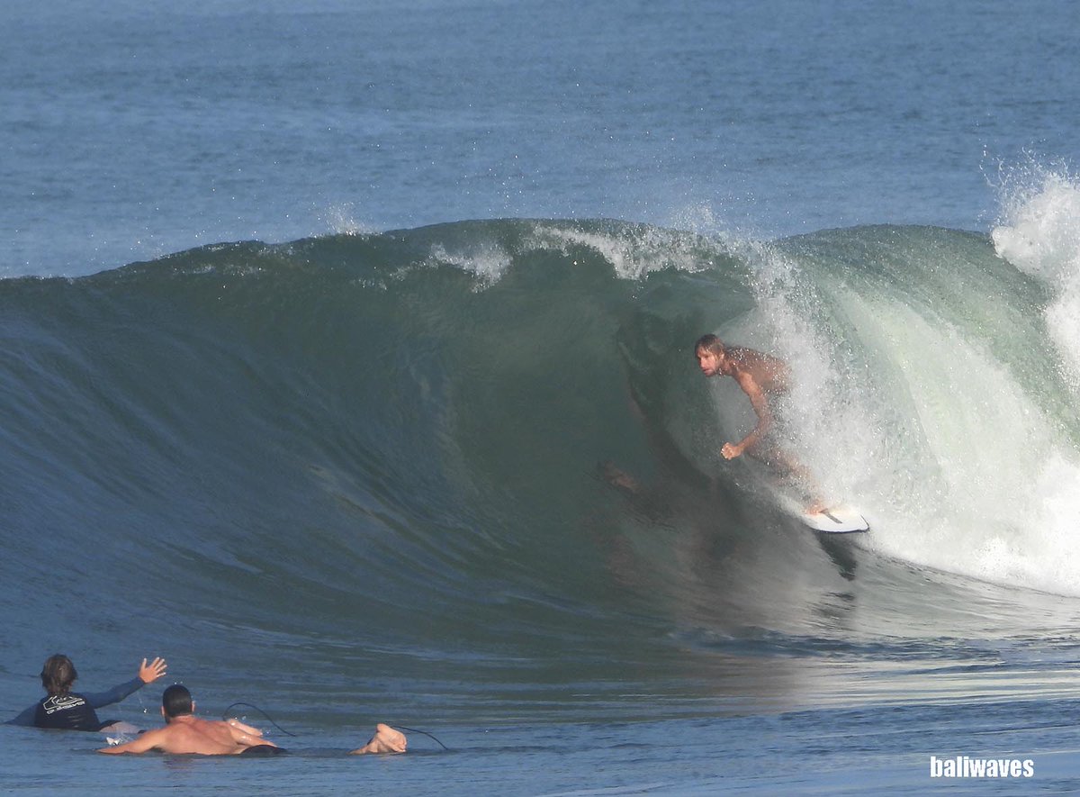 Baliwaves's tweet photo. Yesterday was another cracking day for surf in Bali. Ketut and co headed off early to #Canggu arriving at 6:00 and hanging out until arount 9:30am. They were greeted by 3-5ft offshore conditions with very few people out.
#baliwaves #balisurf #indosurf https://t.co/Tw6veS8rKN