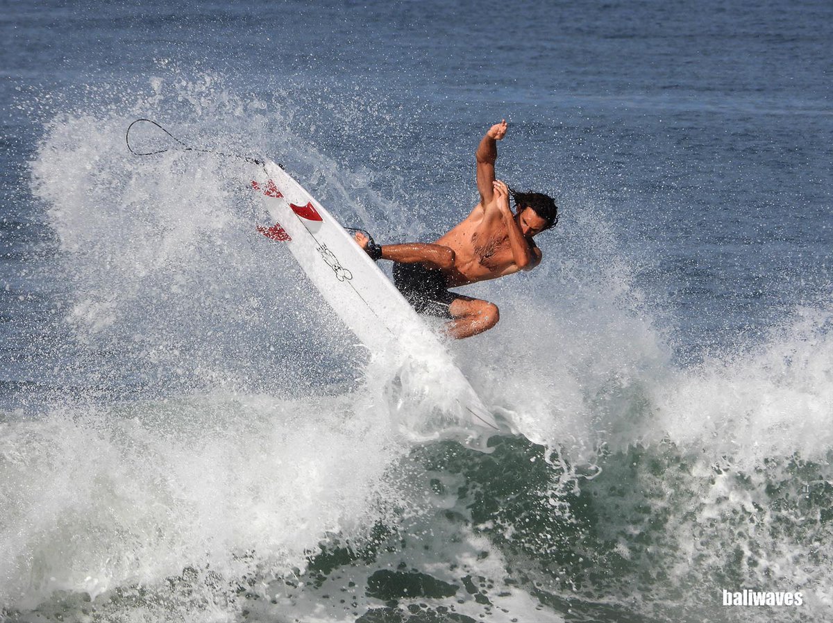 Baliwaves's tweet photo. Yesterday was another cracking day for surf in Bali. Ketut and co headed off early to #Canggu arriving at 6:00 and hanging out until arount 9:30am. They were greeted by 3-5ft offshore conditions with very few people out.
#baliwaves #balisurf #indosurf https://t.co/Tw6veS8rKN