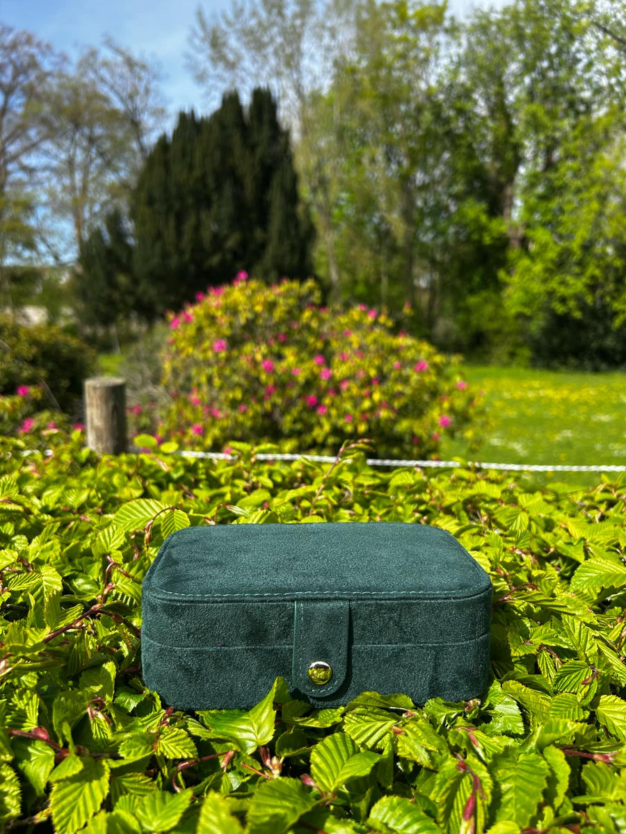 MaroquinerieSac's tweet image. Boîte à bijoux Maison Scarlett à emporter partout 💍✨️ modèle Brigitte en velours vert 😍 39€
#MaisonScarlett #boiteabijoux #jewelbox #velours #douceur #Evasion #ideecadeau #love #Maroquinerie #VilledEu 

NOUVELLE ADRESSE !! 19 rue Georges Clémenceau à EU