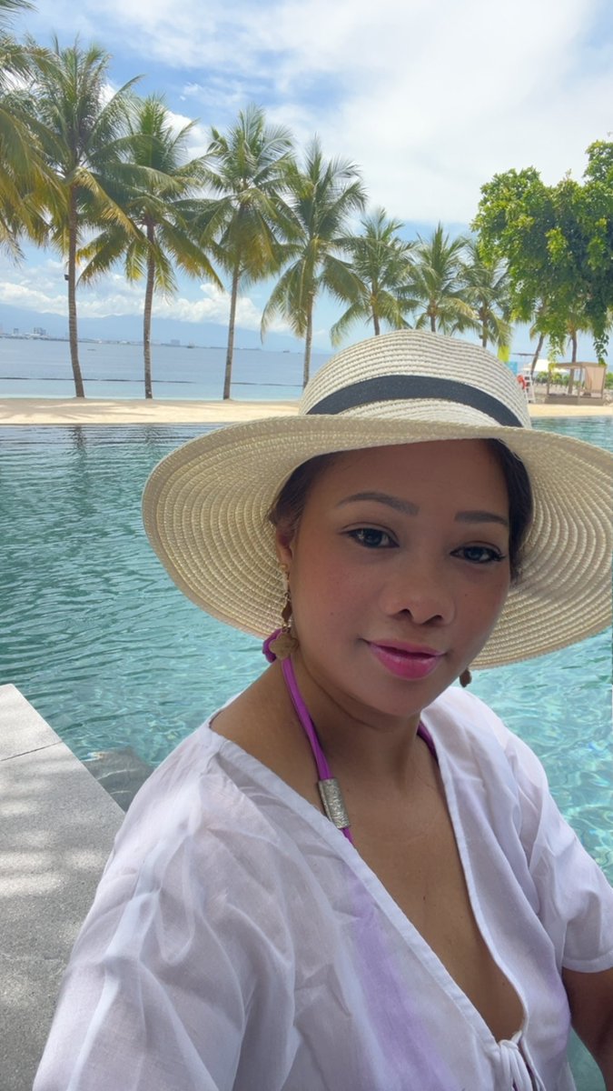 Queennebee's tweet photo. Un peu de repos 🥰😇💖merci. https://t.co/xxXCDzwOBB