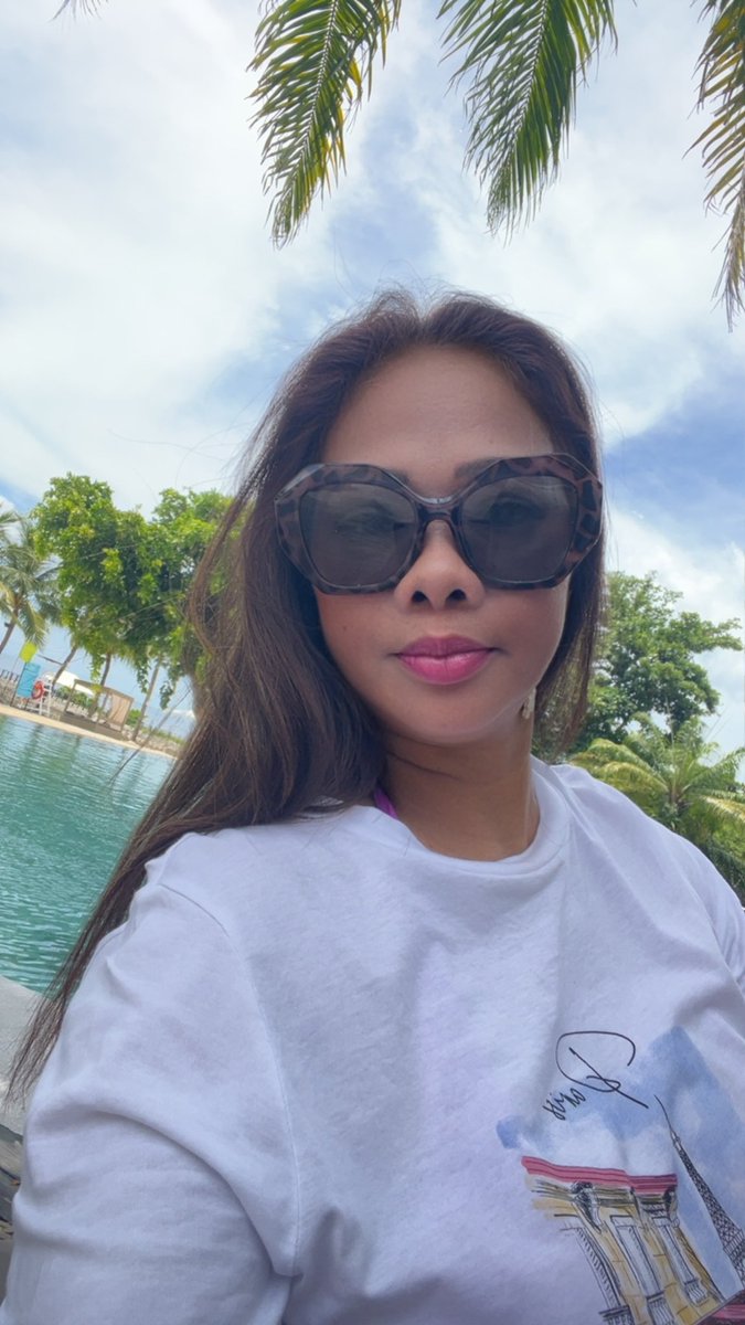 Queennebee's tweet photo. Un peu de repos 🥰😇💖merci. https://t.co/xxXCDzwOBB