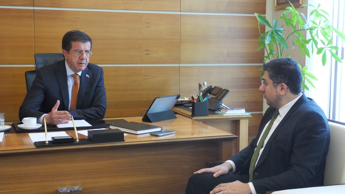 AK Parti'nin ekonomi kurmayı; 61, 62, 63 ve 65. Dönem Hükümetlerinin Ekonomi Bakanı <a href="/ZeybekciNihat/">Nihat Zeybekci 🇹🇷</a> ile Trump'ın Çin'e tarifeleri ve Türk ekonomisinin gidişatını konuştuk. 

Zeybekci, enflasyonla mücadele, iklim kanunu ve İBB soruşturmasının ekonomiye etkilerine dair soruları da