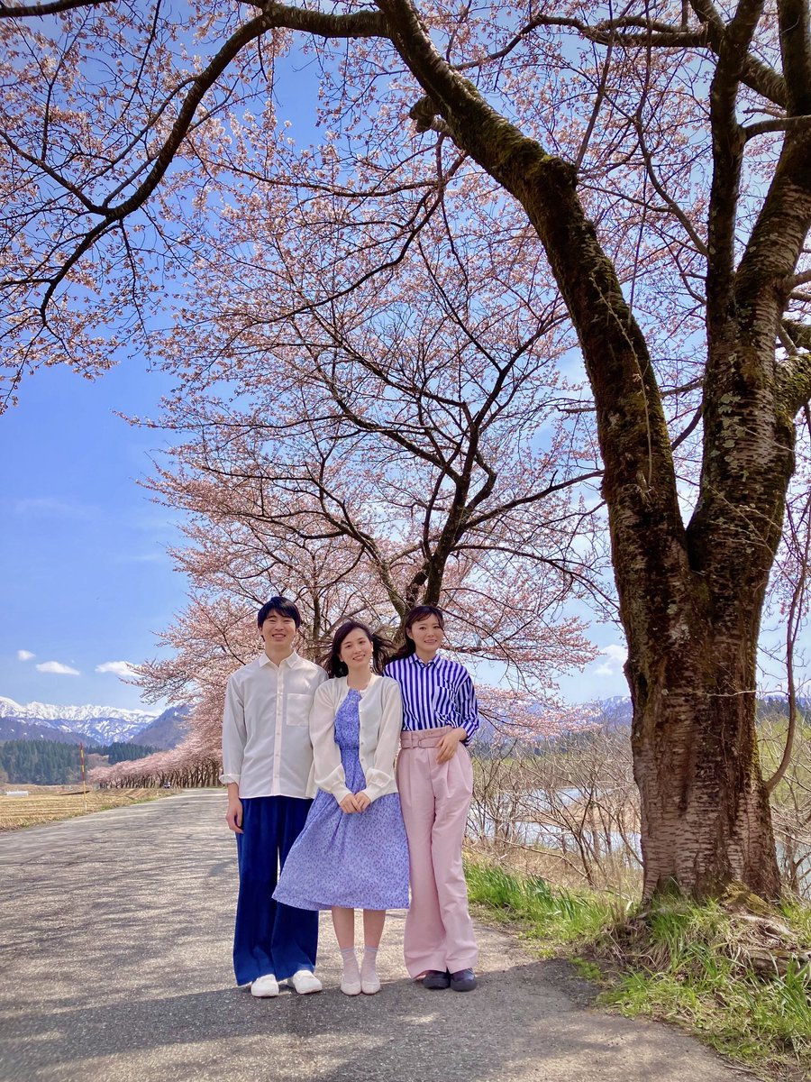 詩のように、絵画のように...
春はアーティスト。
#おばあちゃんの秘密 #胎内市 #夏井の千本桜
#島田愛梨珠 #長谷川玲奈 #篠原雅史