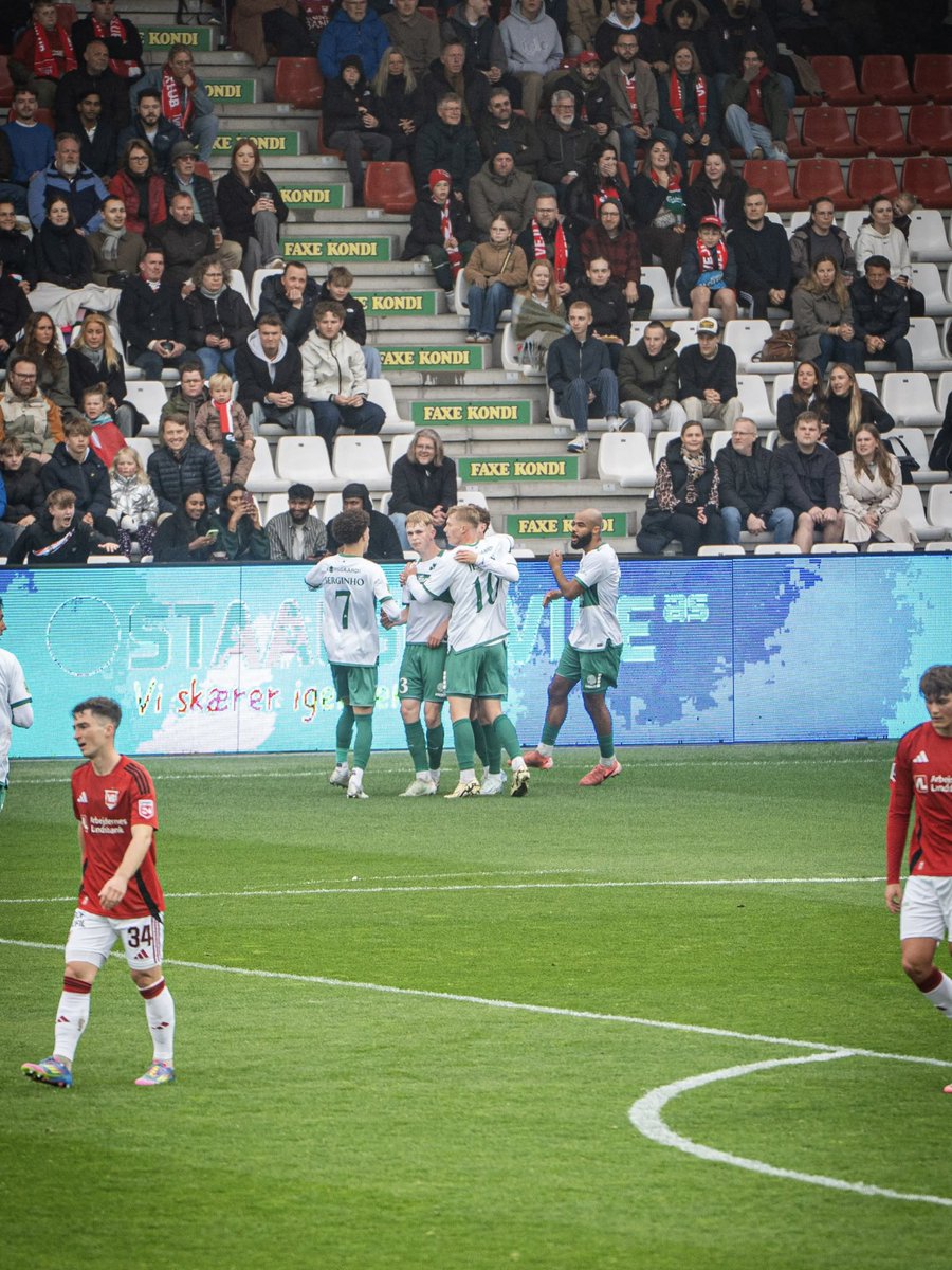 viborgff's tweet photo. ⏸️ 2-1-føring efter de første 45 minutter. Mål af Damkjer og Isak.

Kom så i anden halvleg 💪
#VBVFF https://t.co/xgGOp1v6Jt