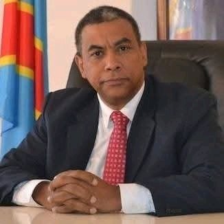 Fédéralisme: la RDC  n'a pas besoin d'une telle où telle  forme d'état, la RDC a plutôt besoin d'un peuple'' Exigeant, de ses droits'' un peuple qui attend le  CADEAUX de la part des dirigeants restera longtemps dans sa MISÈRE . Soyez exigeant.Il faut une résilience .