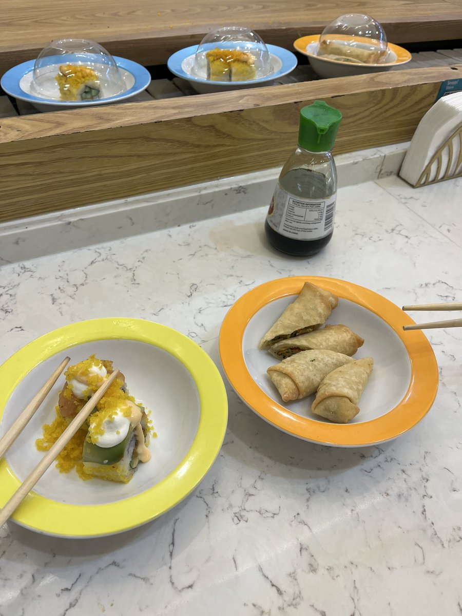 light_nor_'s tweet photo. دیشب بالاخره برای اولین بار سوشی رو امتحان کردیم و دوسش داشتم 🍻 https://t.co/zEgbc93Tqx