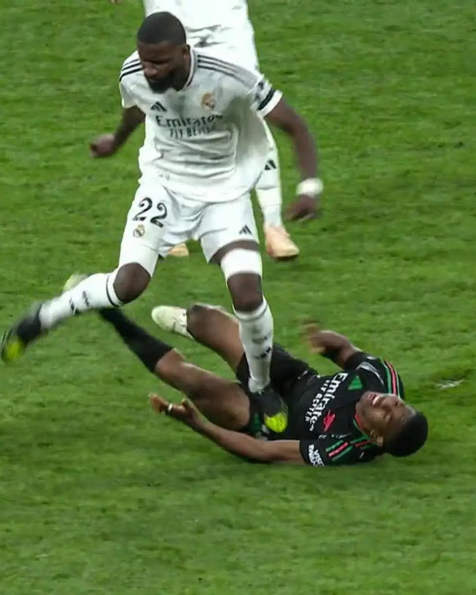 TheoOsei85's tweet photo. @ToniRuediger Ofui next time be professional. Karma will visit you. https://t.co/hzLUdHAbRu