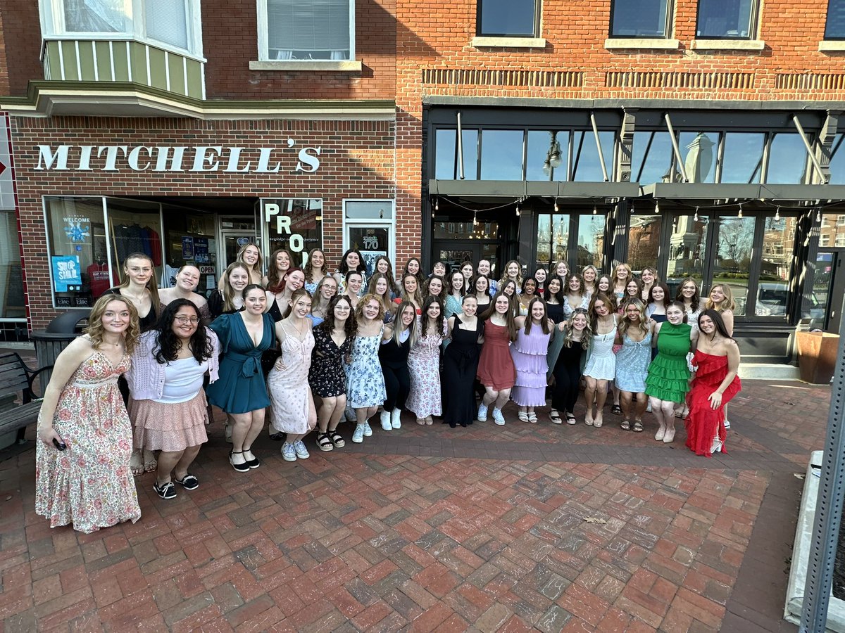 TrineSkating's tweet photo. Last night we celebrated the phenomenal season Team #7 has had!
⚡️senior conference champs!

⚡️collegiate 3rd in nation - our highest national ranking ever!

⚡️OC 2nd in the Midwest conference

⚡️figure skating 2nd in conference &amp; an individual national champion! https://t.co/ASdXOn4v3n