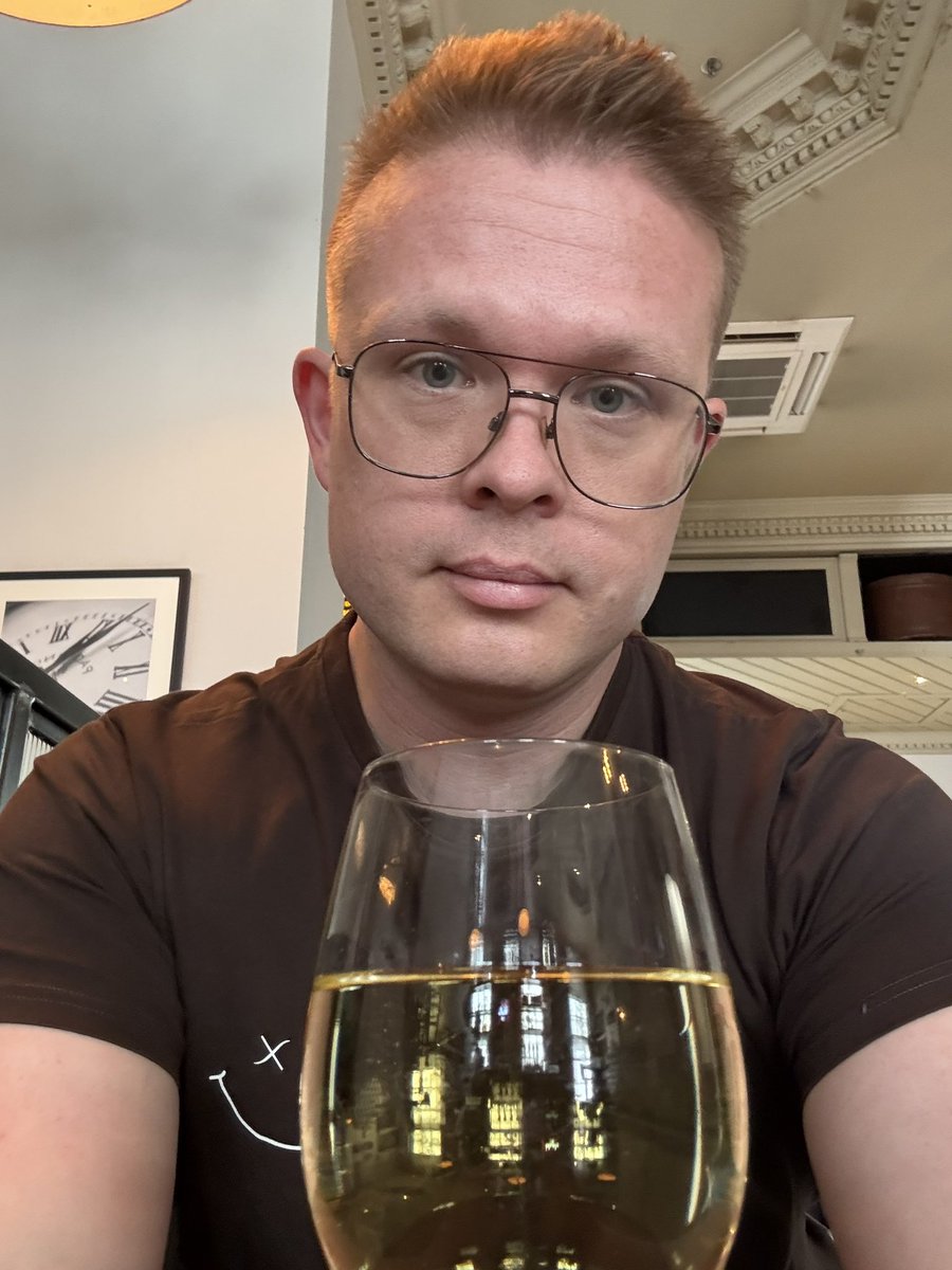Starting off the caravan holiday off with a terrible Wetherspoons wine. Retro Valleys Holiday vibes.